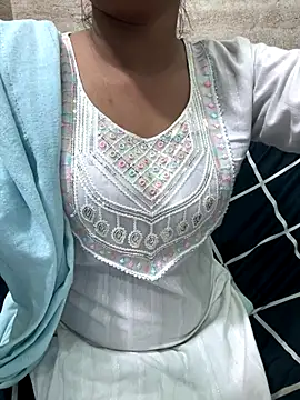 Snapshot of Juliekhan_98 chatting on December 1, 2025, 5:19 am Juliekhan 98 online show from December 1, 2025, 5:19 am