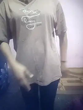 Snapshot of Juliekhan_98 chatting on December 4, 2025, 8:24 am Juliekhan 98 online show from December 4, 2025, 8:24 am