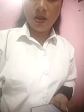 Snapshot of Juliekhan_98 chatting on December 22, 2025, 9:42 am Juliekhan 98 online show from December 22, 2025, 9:42 am