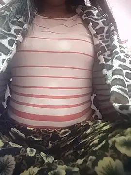 Snapshot of Juliekhan_98 chatting on January 12, 2026, 9:05 am Juliekhan 98 online show from January 12, 2026, 9:05 am