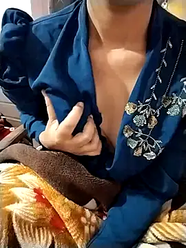 Snapshot of RASHMI_SHARMA9 chatting on December 22, 2025, 8:14 am RASHMI SHARMA9 online show from December 22, 2025, 8:14 am