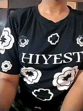 RASHMI SHARMA9 online show from April 18, 2026, 5:37 pm