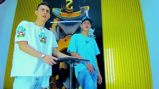 Snapshot of twink_scott_ chatting on December 19, 2025, 8:33 pm twink scott online show from December 19, 2025, 8:33 pm