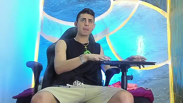 Snapshot of twink_scott_ chatting on March 2, 2026, 1:51 pm twink scott online show from March 2, 2026, 1:51 pm