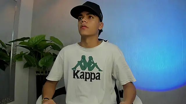 Isaac Collins  online show from December 3, 2025, 7:35 pm