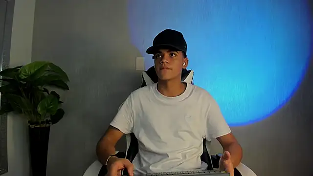 Isaac Collins  online show from December 2, 2025, 8:10 pm