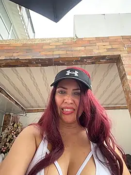 IsaSantoDomingo online show from December 3, 2025, 2:38 pm