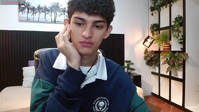 Snapshot of Michaelkoiv chatting on December 22, 2025, 12:38 pm Michaelkoiv online show from December 22, 2025, 12:38 pm