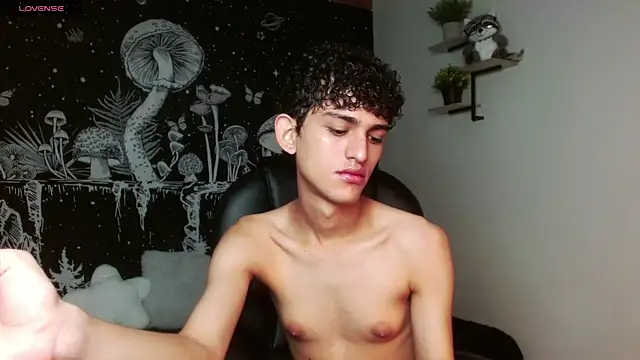 Snapshot of Michaelkoiv chatting on June 26, 2026, 12:33 pm Michaelkoiv online show from June 26, 2026, 12:33 pm