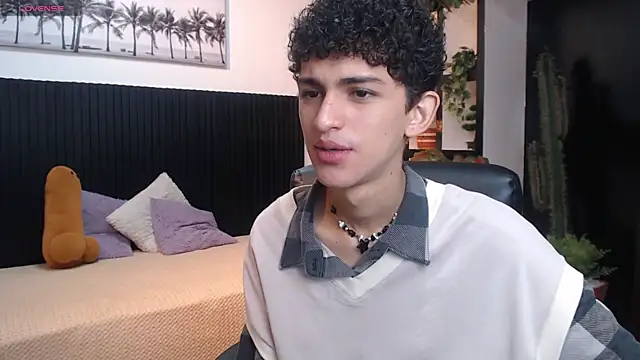 Snapshot of Michaelkoiv chatting on December 17, 2025, 12:32 pm Michaelkoiv online show from December 17, 2025, 12:32 pm