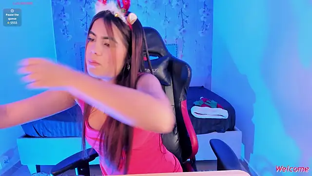 Anthonela art online show from December 16, 2025, 1:48 pm