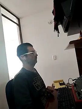 Fuegosutil online show from November 26, 2025, 4:51 pm