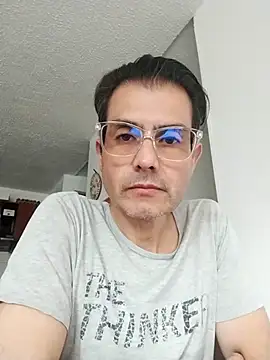 Fuegosutil online show from November 30, 2025, 7:47 pm