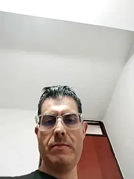 Fuegosutil online show from December 13, 2025, 8:04 pm