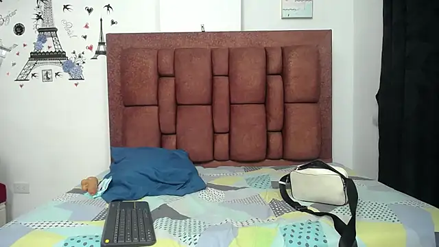 Snapshot of varascott chatting on February 9, 2026, 12:58 pm varascott online show from February 9, 2026, 12:58 pm