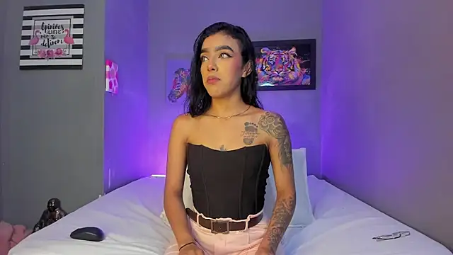 Snapshot of VictoriaMeller chatting on December 17, 2025, 10:04 pm VictoriaMeller online show from December 17, 2025, 10:04 pm