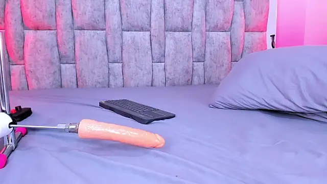 ZafiraNavarro online show from February 27, 2026, 11:59 pm