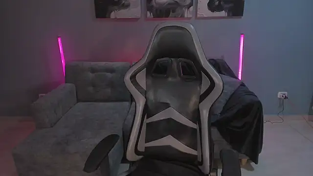 Snapshot of LindseyCoxx chatting on December 1, 2025, 11:49 pm LindseyCoxx online show from December 1, 2025, 11:49 pm