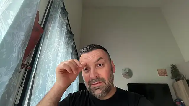 coolsmith81 online show from June 4, 2026, 6:51 am