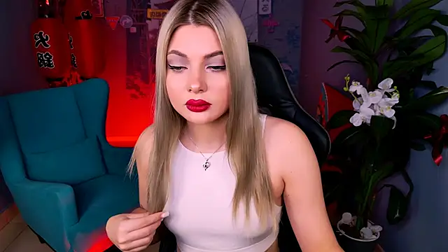 HyileyClark online show from April 6, 2026, 1:34 pm