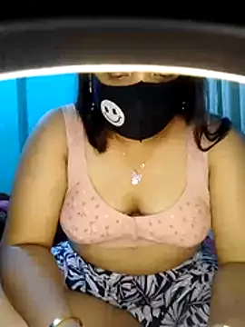 priya2098 online show from July 17, 2026, 6:27 pm