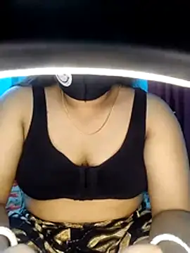 priya2098 online show from June 20, 2026, 6:13 pm