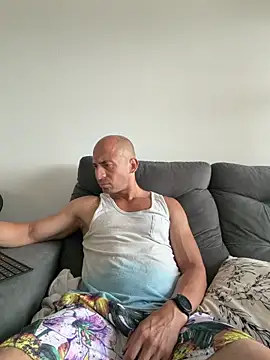 Russo41rj online show from December 17, 2025, 12:54 pm