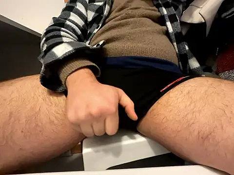 Snapshot of erdestruttor18 chatting on January 12, 2026, 11:28 am erdestruttor18 online show from January 12, 2026, 11:28 am