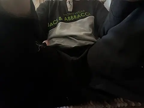 Snapshot of erdestruttor18 chatting on December 1, 2025, 10:27 am erdestruttor18 online show from December 1, 2025, 10:27 am