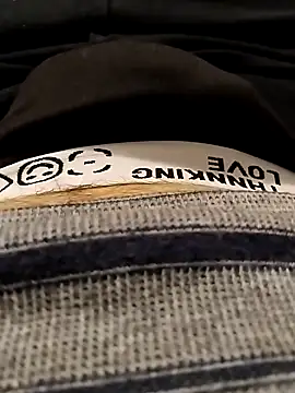 Snapshot of erdestruttor18 chatting on December 18, 2025, 7:18 pm erdestruttor18 online show from December 18, 2025, 7:18 pm