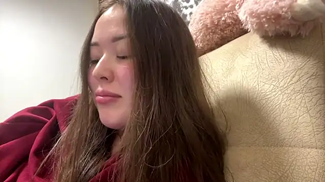 CurietHana1 online show from December 5, 2025, 3:32 pm