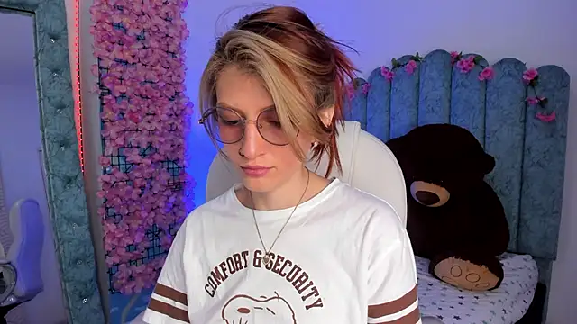 Snapshot of Ash_20_ chatting on November 29, 2025, 2:17 pm Ash 20 online show from November 29, 2025, 2:17 pm