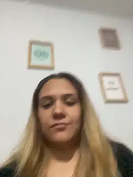 LoreinnFox online show from April 11, 2026, 5:48 am