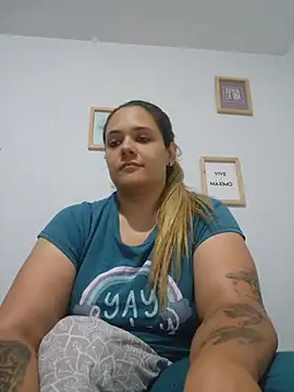 LoreinnFox online show from May 30, 2026, 5:03 am