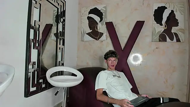 COUPLES BOYS online show from May 14, 2026, 7:33 pm