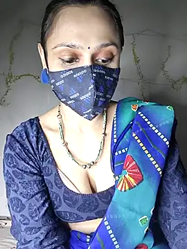 Snapshot of HONEY_BEBS chatting on January 5, 2026, 6:11 pm HONEY BEBS online show from January 5, 2026, 6:11 pm