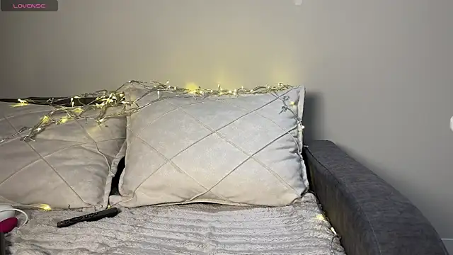 tinyholess online show from February 5, 2026, 4:03 pm