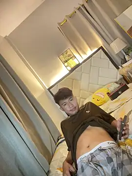 Snapshot of asiantwink0000 chatting on January 14, 2026, 9:35 am asiantwink0000 online show from January 14, 2026, 9:35 am