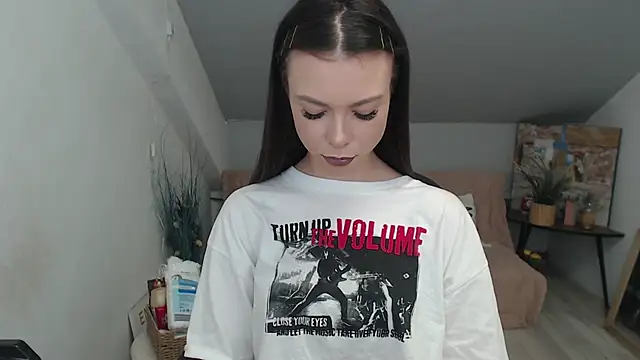 MayaWill online show from December 17, 2025, 8:14 pm