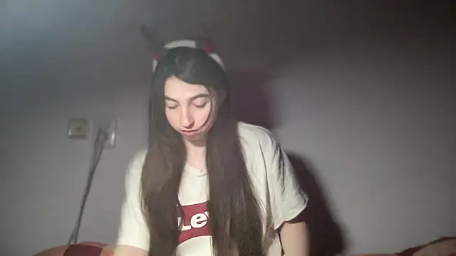 Snapshot of Aphr0ditee chatting on January 14, 2026, 4:21 pm Aphr0ditee online show from January 14, 2026, 4:21 pm