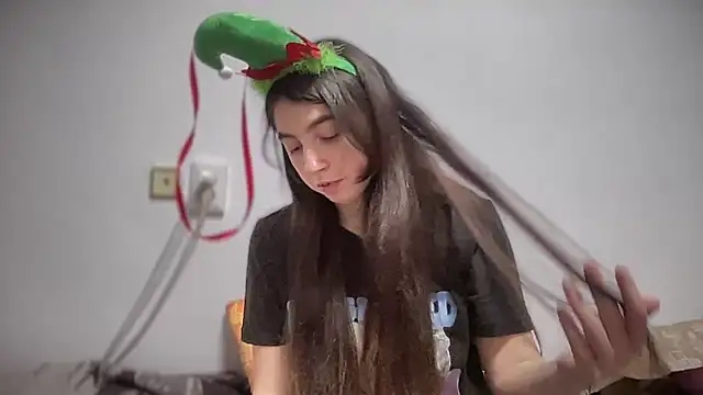 Snapshot of Aphr0ditee chatting on January 9, 2026, 4:03 pm Aphr0ditee online show from January 9, 2026, 4:03 pm