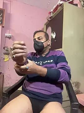 Snapshot of Saxymood1111 chatting on December 16, 2025, 7:01 am Saxymood1111 online show from December 16, 2025, 7:01 am