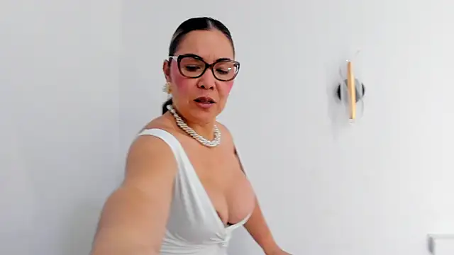 Snapshot of AnnaJaimes chatting on February 1, 2026, 11:58 pm AnnaJaimes online show from February 1, 2026, 11:58 pm