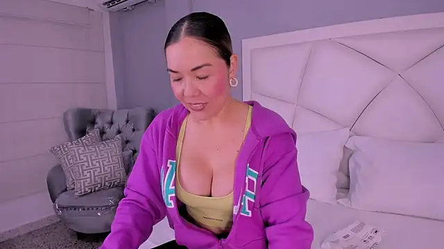 Snapshot of AnnaJaimes chatting on February 16, 2026, 11:35 pm AnnaJaimes online show from February 16, 2026, 11:35 pm