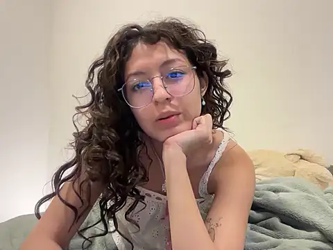 Alicatcua  online show from May 20, 2026, 2:08 am