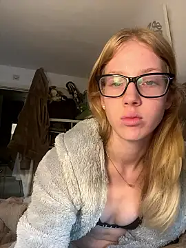 Snapshot of RosieLovexoxx chatting on January 10, 2026, 3:51 pm RosieLovexoxx online show from January 10, 2026, 3:51 pm