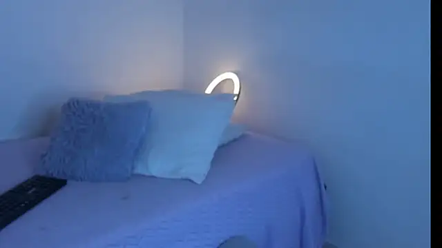 violetaebony online show from December 15, 2025, 10:54 am