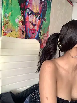 MiaScott Pink online show from December 5, 2025, 1:10 pm