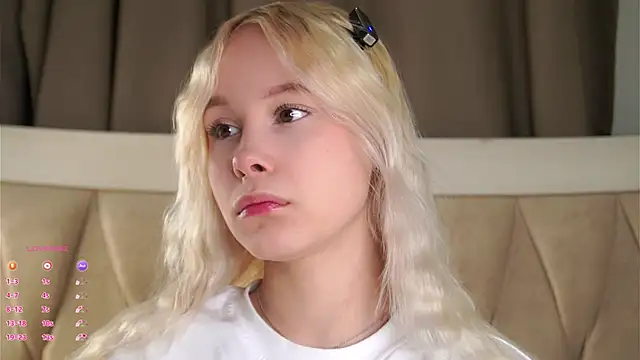 Snapshot of AunclreaVache chatting on February 16, 2026, 1:21 pm AunclreaVache online show from February 16, 2026, 1:21 pm