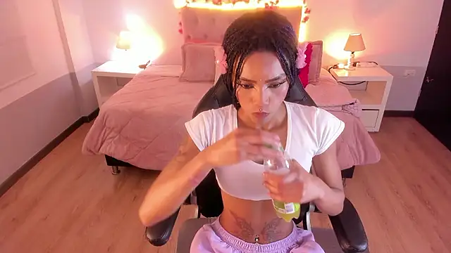 Samantha spike2 online show from February 28, 2026, 8:41 pm